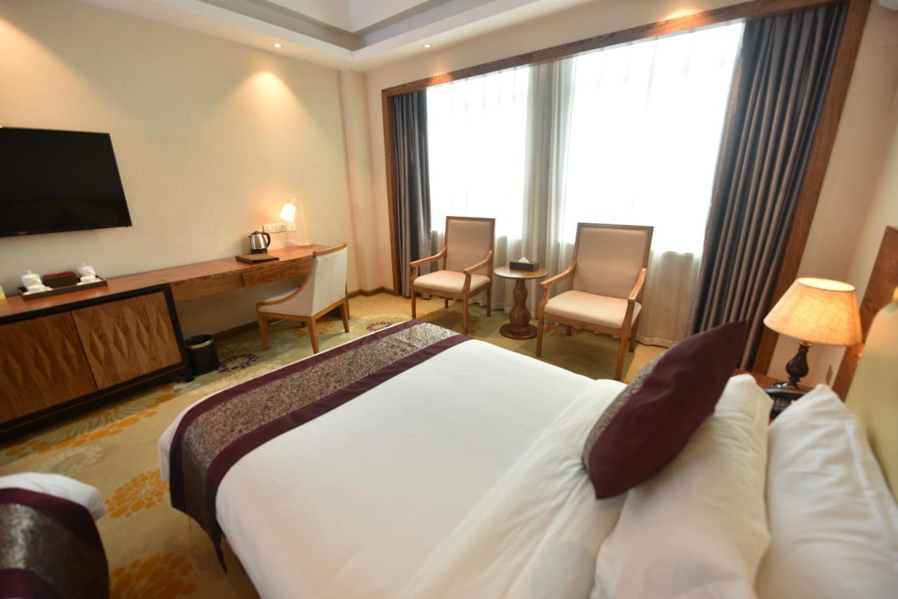 Hong Van Grand Hotel Mong Cai 외부 사진