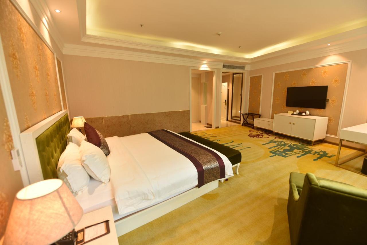 Hong Van Grand Hotel Mong Cai 외부 사진